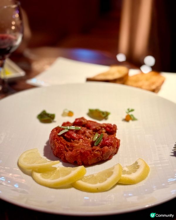 我哋兩個人居然想挑戰食個六人份量嘅tiramisu？😱