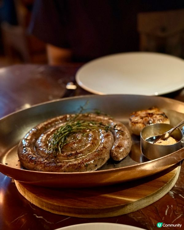 我哋兩個人居然想挑戰食個六人份量嘅tiramisu？😱