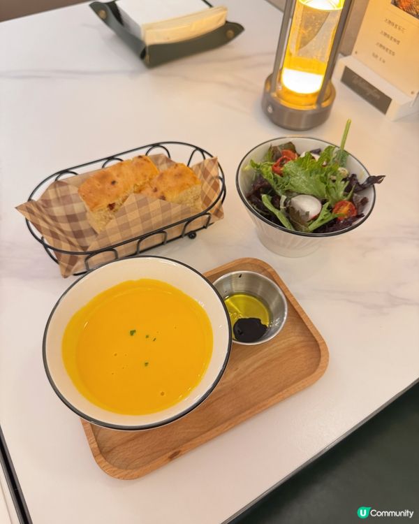 元朗新開西餐。充滿格調 聖誕裝飾超靚！🎄