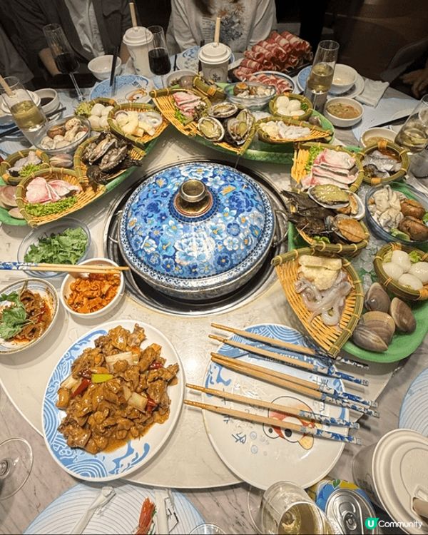 跟前同事去了《家嫂一家大小》打邊爐，有刺身、雞煲同邊爐任食，...