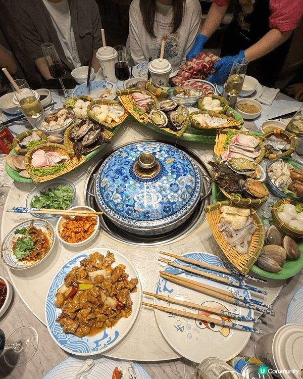 跟前同事去了《家嫂一家大小》打邊爐，有刺身、雞煲同邊爐任食，...