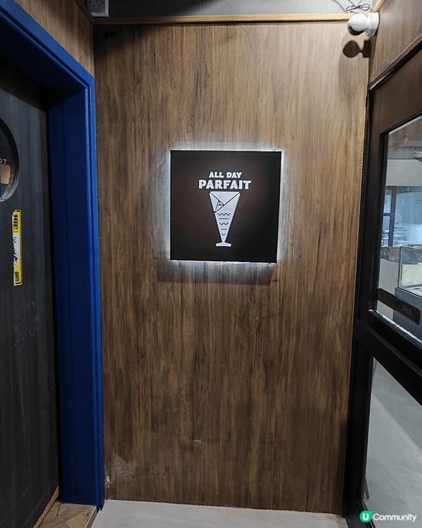 攝於中環一間專門自家製作的芭菲甜品店, 雖然價錢有點貴, 但...