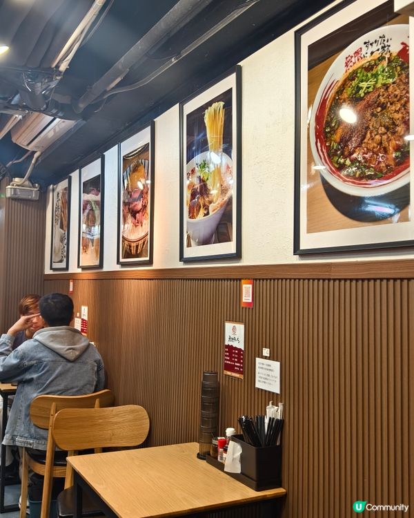 日賣200碗特製牛骨白湯拉麵