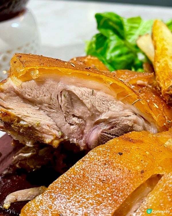 生唔生酮 都有得揀 . 烤脆皮乳豬