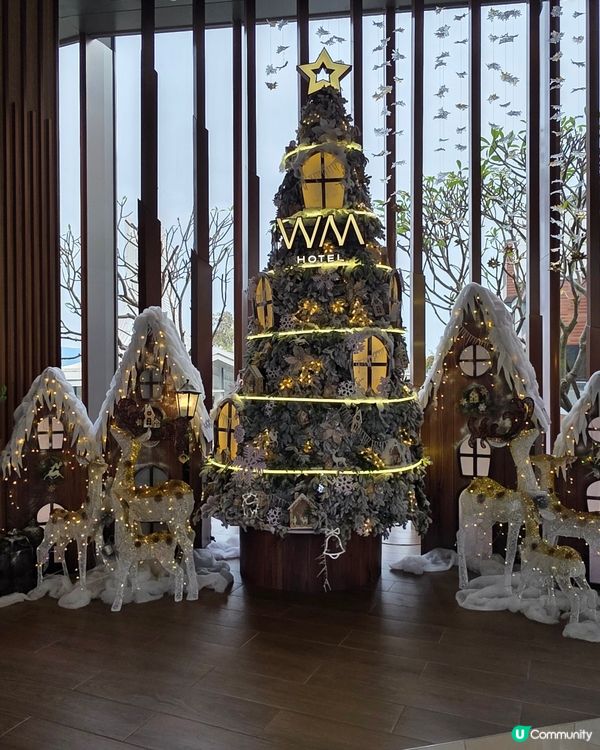 wm hotel xmas tree