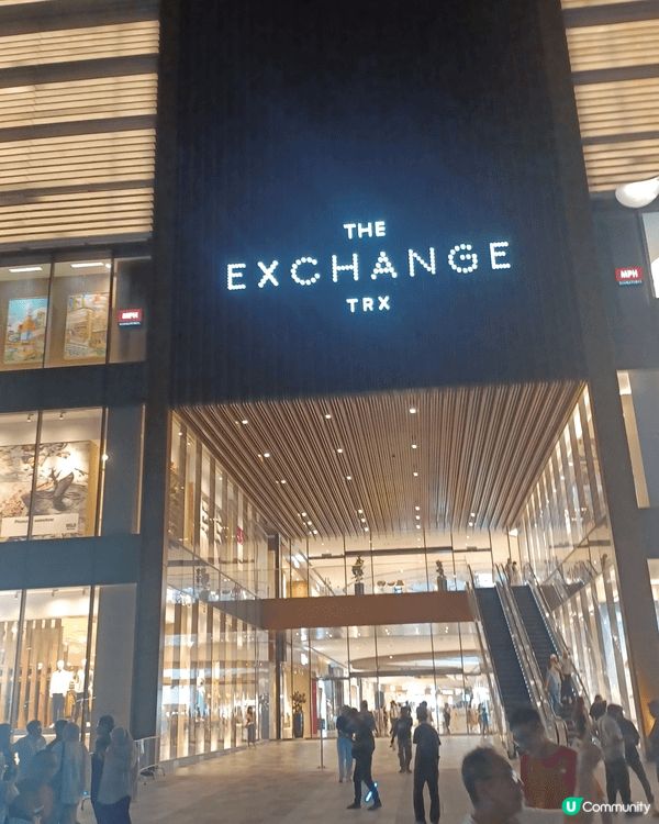 吉隆坡trx商場，真不愧是吉隆坡最大的商場，真係好grand...