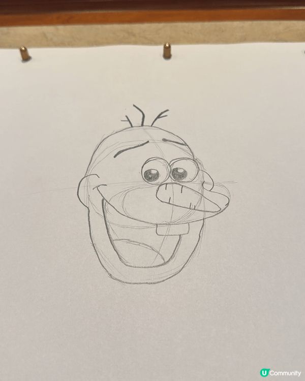 迪士尼有聖誕裝飾了！美國小鎮大街嘅大大棵聖誕樹配飄雪好靚，仲...