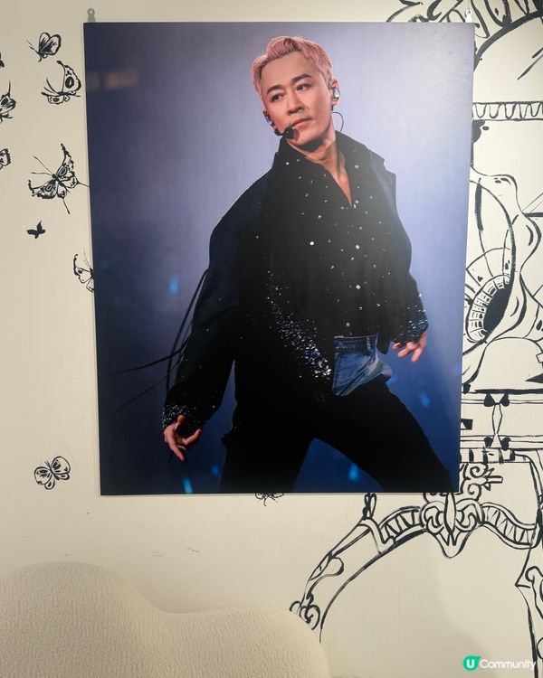 聖誕打卡必去！黑白夢幻Cafe📸 林峯應援！