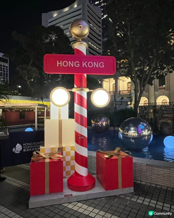 香港繽紛冬日巡禮位於中環皇后像廣場，夜晚聖誕樹打燈好美！