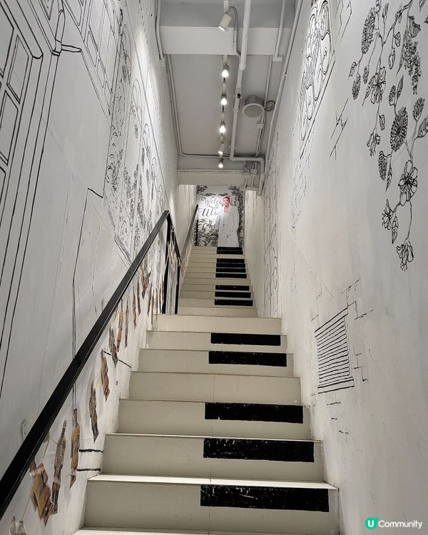 灣仔打卡美食點少得春園街【uluru】📍店舖成個裝修走黑白漫...