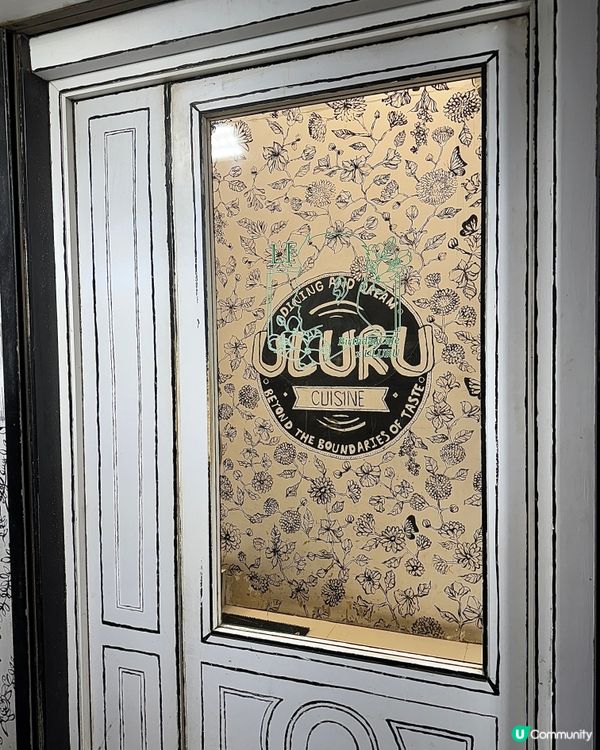 灣仔打卡美食點少得春園街【uluru】📍店舖成個裝修走黑白漫...