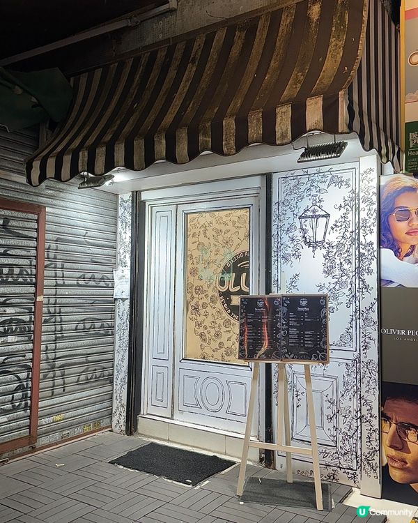 灣仔打卡美食點少得春園街【uluru】📍店舖成個裝修走黑白漫...