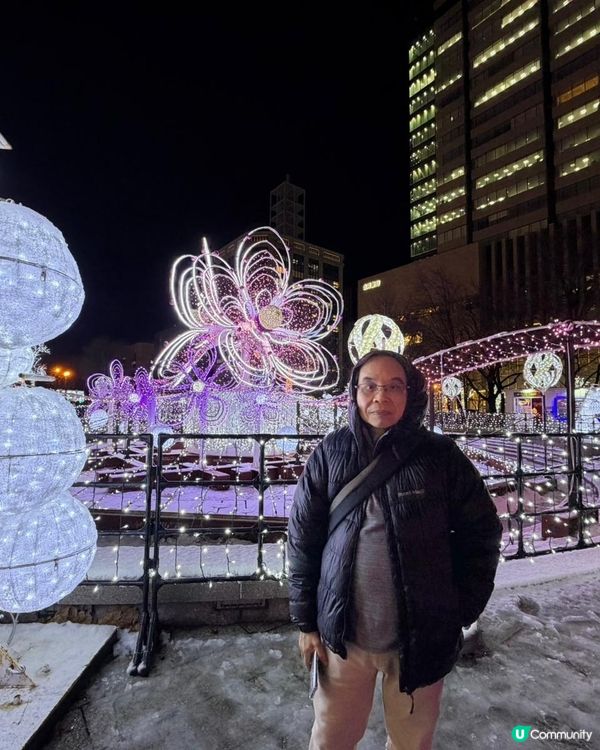 扎幌市內聖誕灯飾，充滿節日氣氛，在大雪和彩灯襯托下更感美丽，