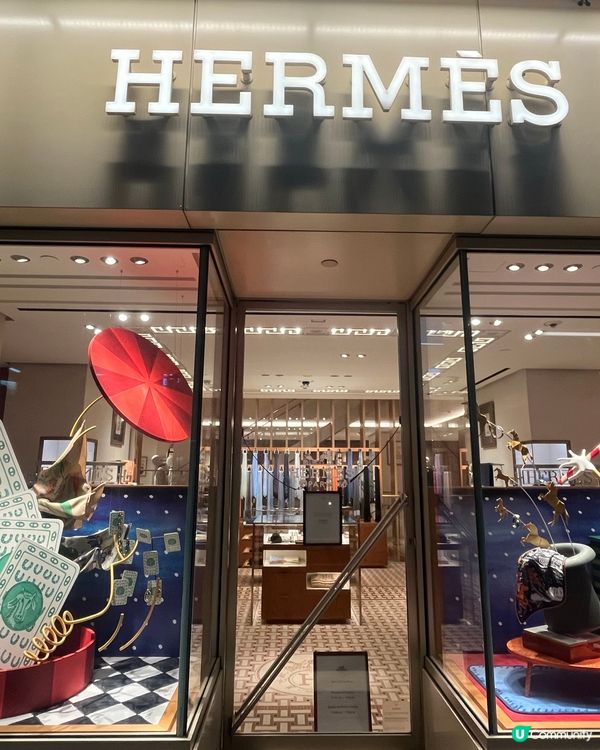 名牌Hermes及Prada的聖誕櫥窗佈置