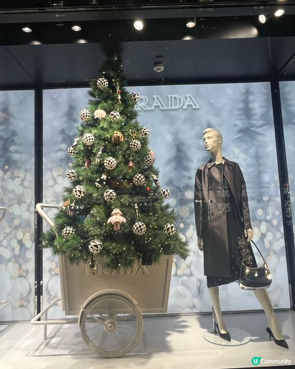 名牌Hermes及Prada的聖誕櫥窗佈置
