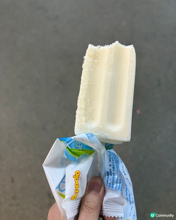 超級市場見到$5一支牛奶布甸雪條,就買來試吓,係阿波羅出嘅味...