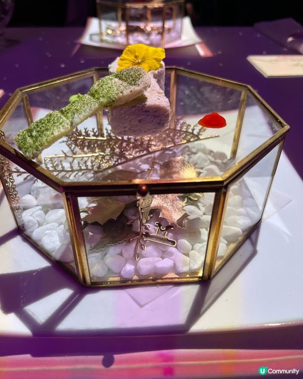 昨天和媽咪去君悅酒店吃晚餐- The magic table...