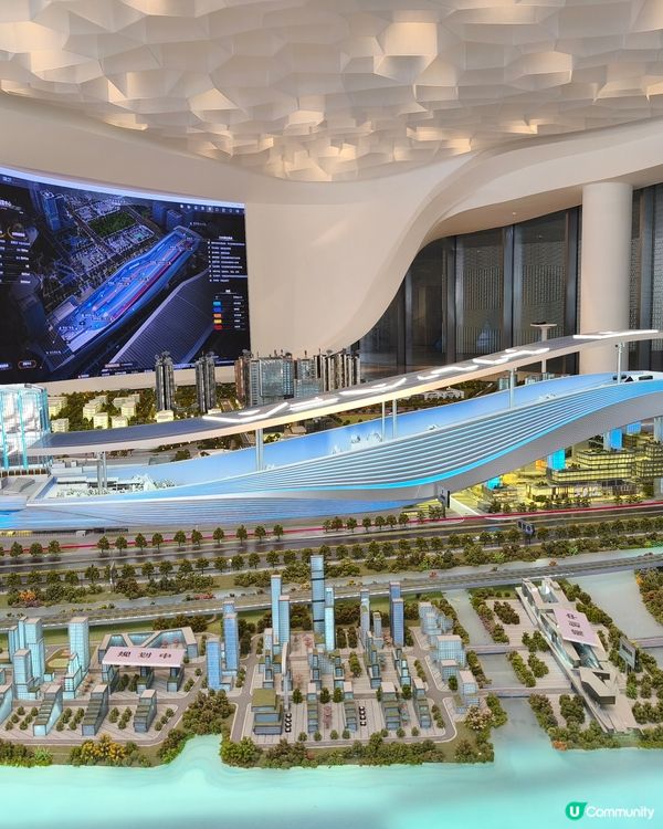 深圳最大的室內滑雪場


深圳前海華發冰雪世界是全球最大的室