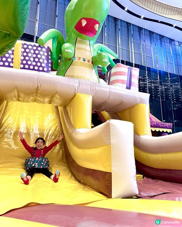 裕民坊聖誕村開村啦！🥳 2000呎彈床勁好玩！