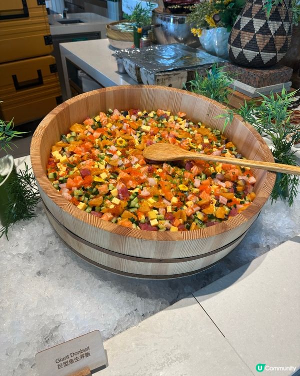 自助餐快閃買一送一，聖誕佈置打卡🎄，食物款式吸睛，超抵！👍