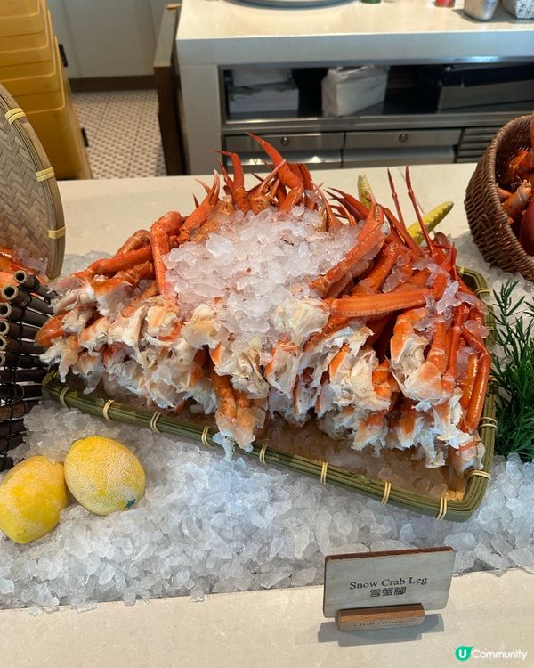 自助餐快閃買一送一，聖誕佈置打卡🎄，食物款式吸睛，超抵！👍