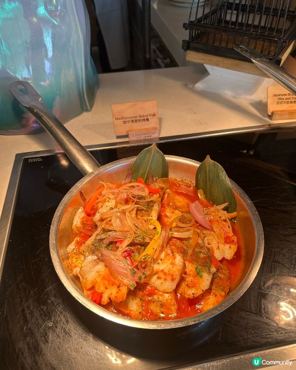 自助餐快閃買一送一，聖誕佈置打卡🎄，食物款式吸睛，超抵！👍