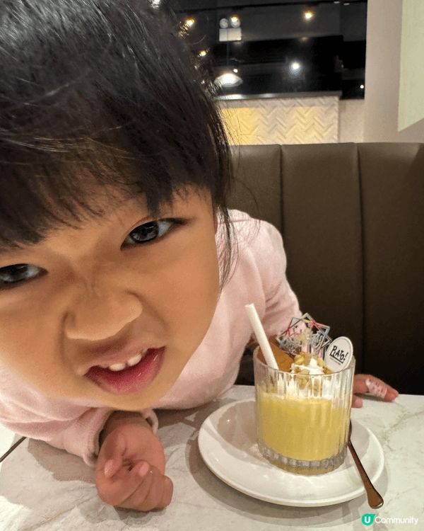 聖誕緊係要同屋企人一齊食聖誕大餐，最後食埋聖誕蛋糕，先夠圓滿...