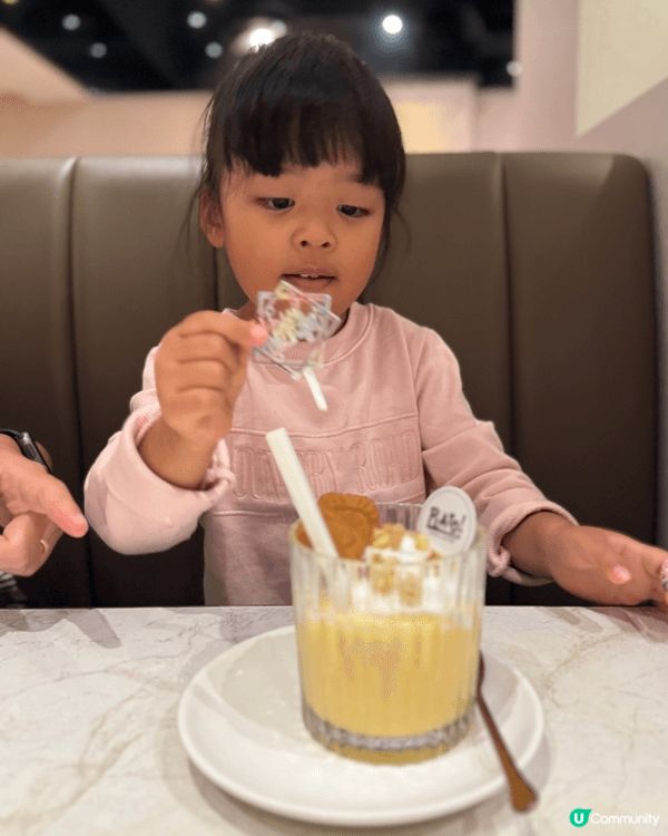 聖誕緊係要同屋企人一齊食聖誕大餐，最後食埋聖誕蛋糕，先夠圓滿...