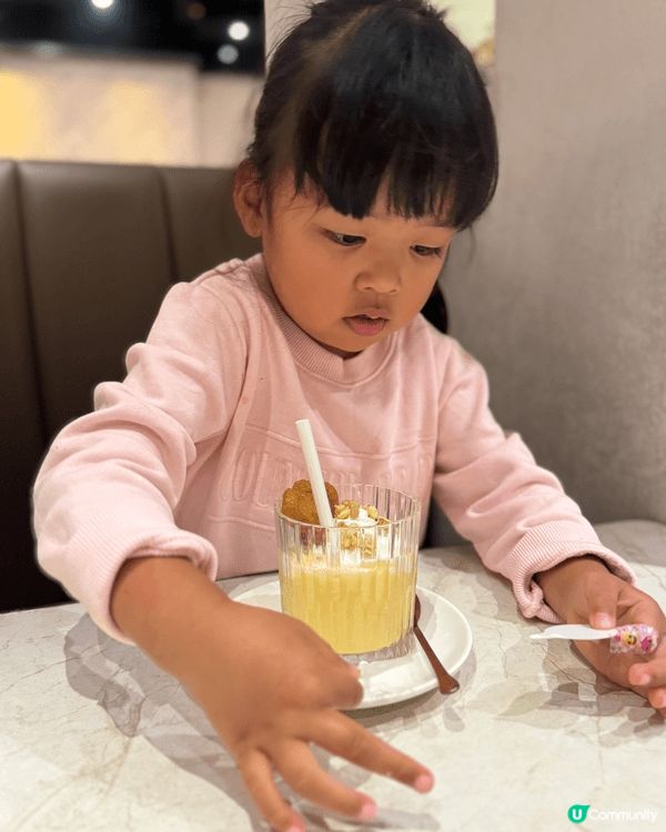 聖誕緊係要同屋企人一齊食聖誕大餐，最後食埋聖誕蛋糕，先夠圓滿...