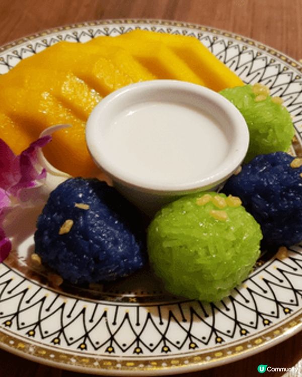 聖誕節就梗係留喺屋企，同親愛嘅屋企人食住聖誕蛋糕，暖暖咁一齊...