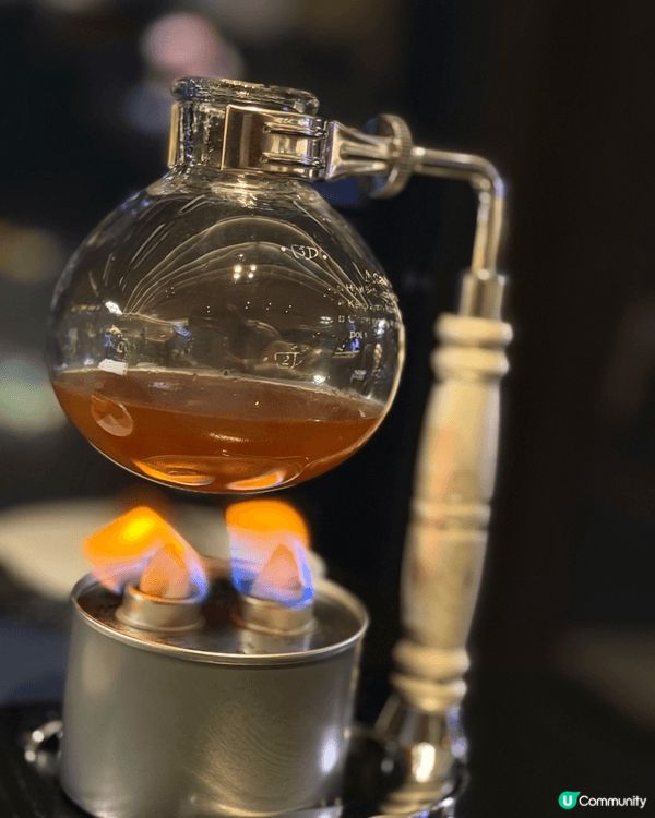 ICC 101樓有6間餐廳，包括中菜館、法式餐廳及意大利菜館...