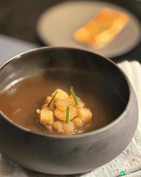 ICC 101樓有6間餐廳，包括中菜館、法式餐廳及意大利菜館...