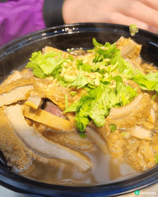 呢度係深圳東門夜晚食街，咩都有得食；有打邊爐,肥牛吊龍,，自...