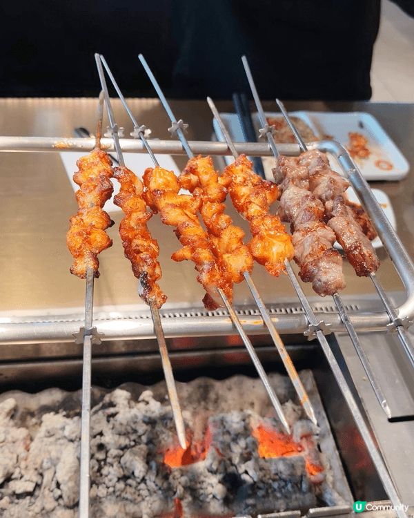 呢度係深圳東門夜晚食街，咩都有得食；有打邊爐,肥牛吊龍,，自...