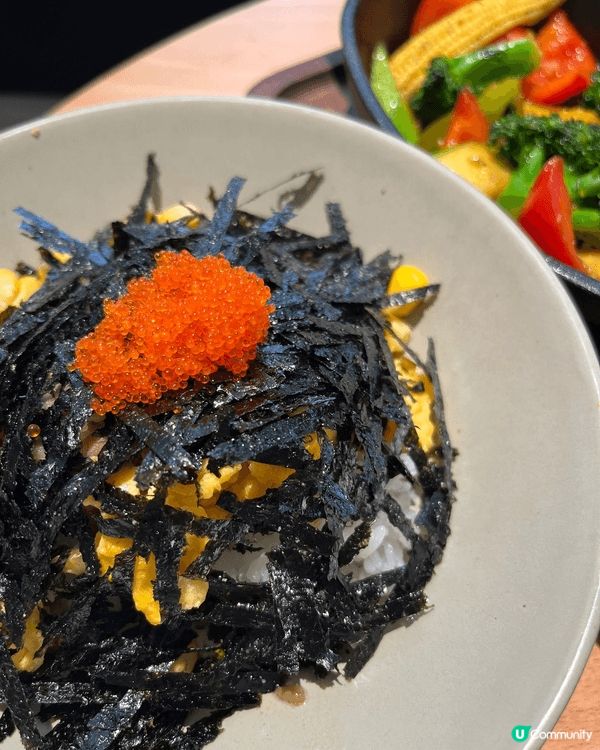 深圳大運天地商場人很多美食，環境也十分舒適，有室內綠植裝飾，...