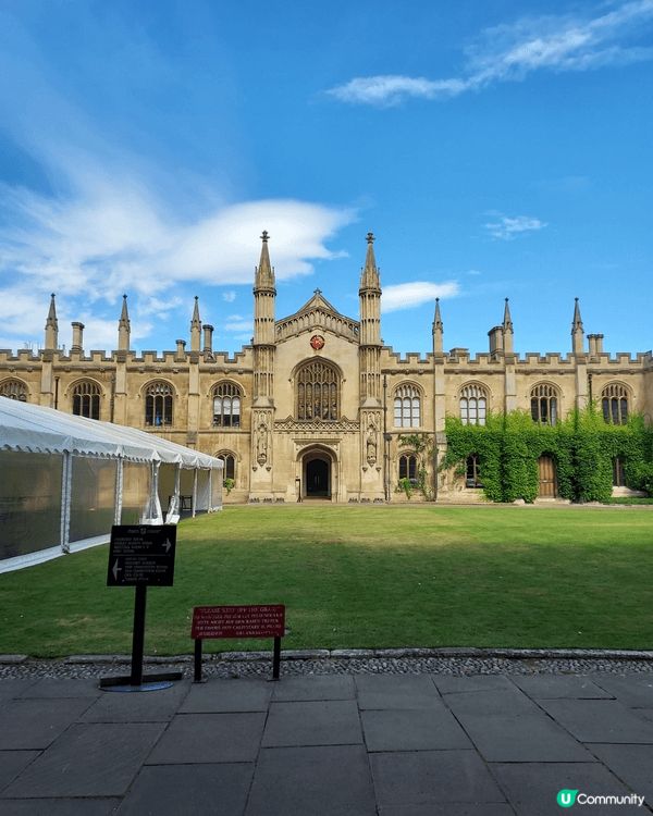 漫步在劍橋大學不同的書院，感受書卷氣氛、走過著名人物莎士比亞...