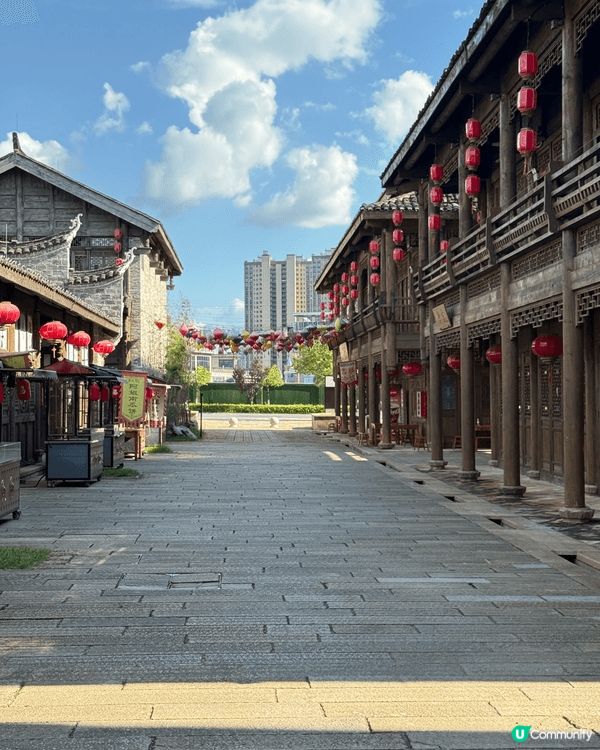 前兩張係我喺江西旅行見到嘅景色 因為佢古色古香嘅特色建築所以...