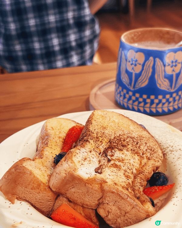 日常樂於探索美食美景，喜歡用鏡頭記錄美味瞬間，不同甜品及飲品...
