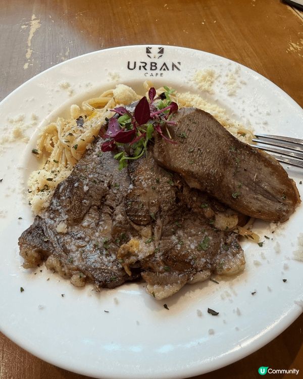 我好鐘意同朋友，屋企人周圍去試唔同既美食！！！正餐啦，甜品啦...