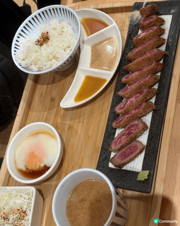 「嵐山熟成牛かつ專売」，出名就係呢啲堆到成座山咁高嘅燒肉丼同...
