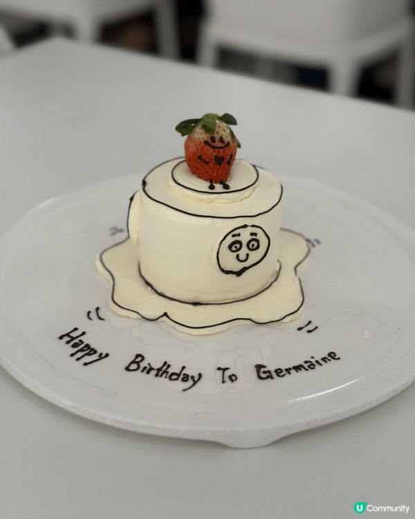 今日去咗一間超有趣嘅黑白2D風格餐廳慶祝生日，真係好特別，令...