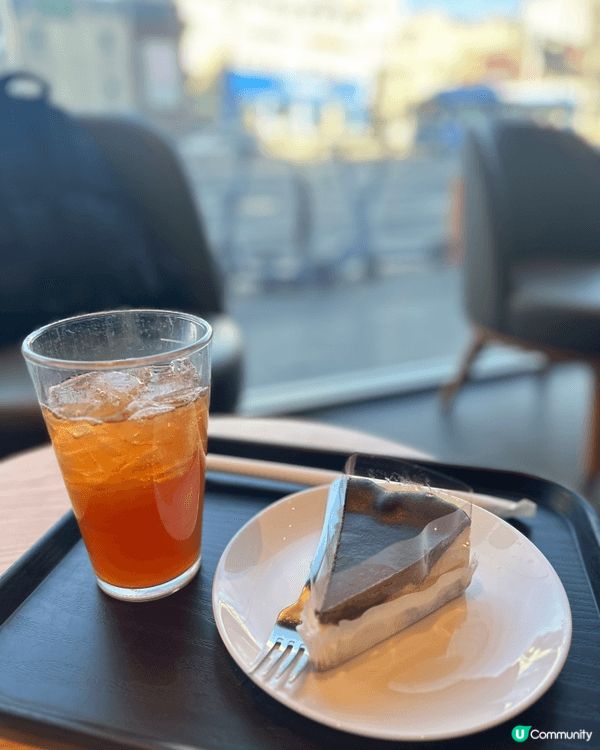 去首爾旅行當然唔少得睇風景同埋搵間靚Cafe坐低飲下咖啡同食...