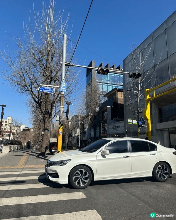 去首爾旅行當然唔少得睇風景同埋搵間靚Cafe坐低飲下咖啡同食...