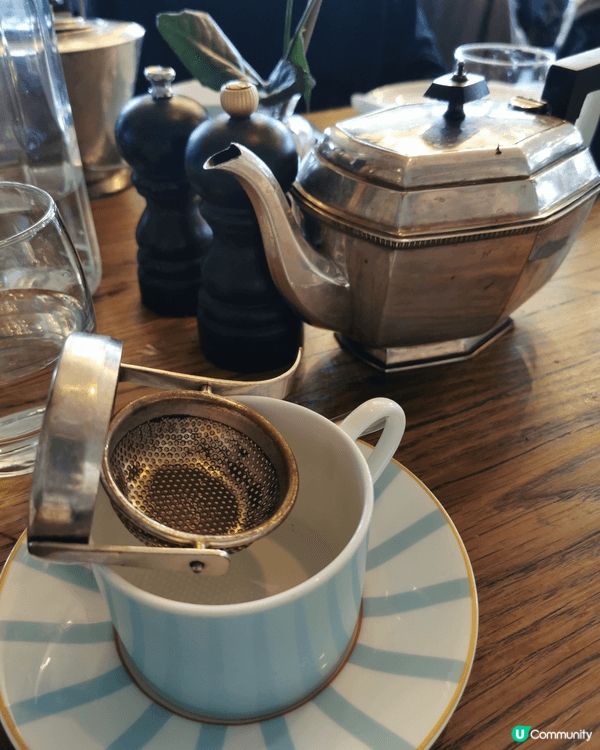 英國london bridge附近英式下午茶 雖然坐不到窗邊...