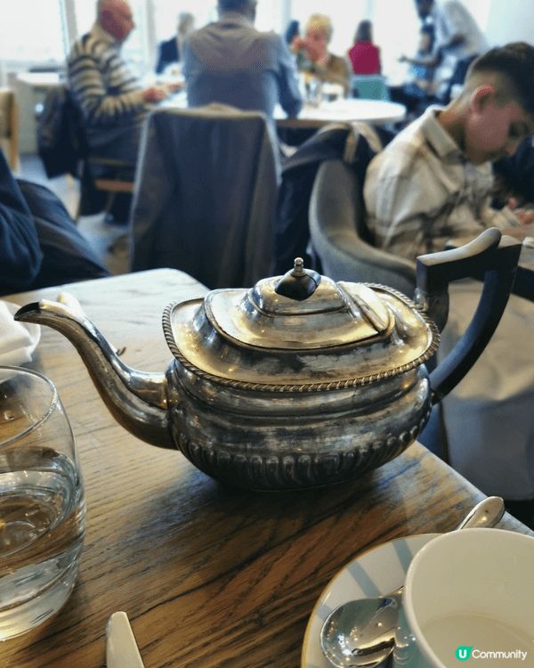 英國london bridge附近英式下午茶 雖然坐不到窗邊...