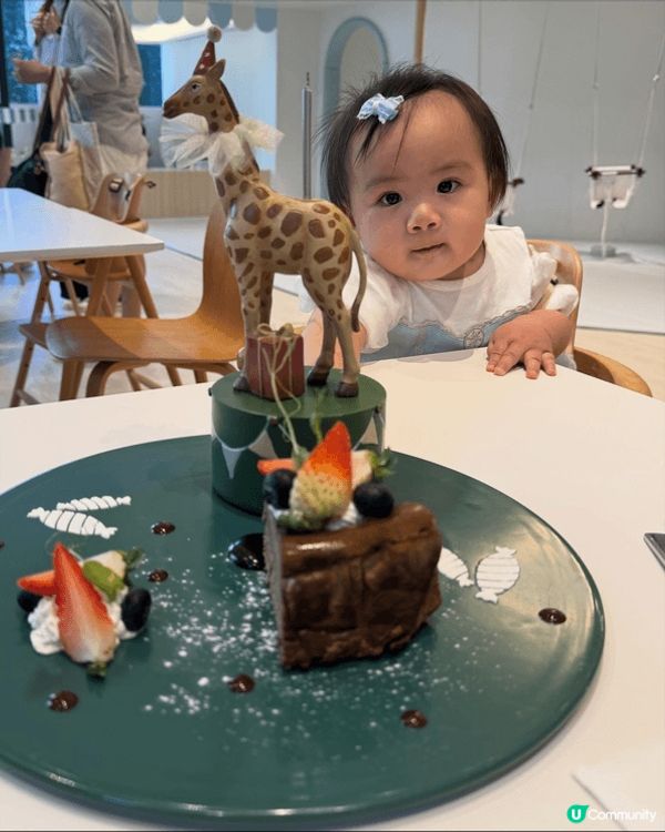 就嚟聖誕節啦，Kayla 今年係第二年過聖誕，希望可以有一個...