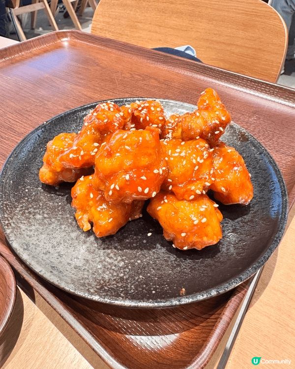 去韓國必食炸雞，外脆內juicy，甜甜辣辣層次感十足。咬落口...