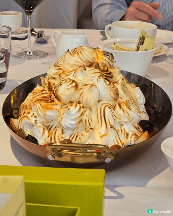 食完蒜蓉開邊蝦，再食士多啤梨pancake，加多個火焰雪山，...