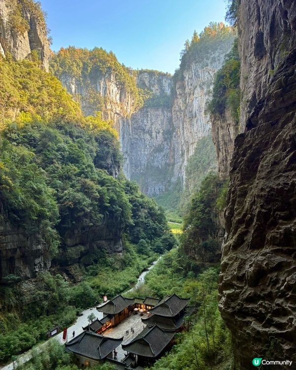 1.  城市人嘅浪漫！山洞+城市嘅奇妙體驗⛰️🌉🤤