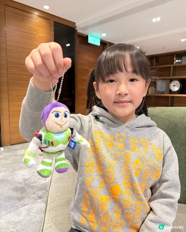 1.  收到巴斯光年！🚀 盲盒超正！🤩 感謝u禮物！🎁